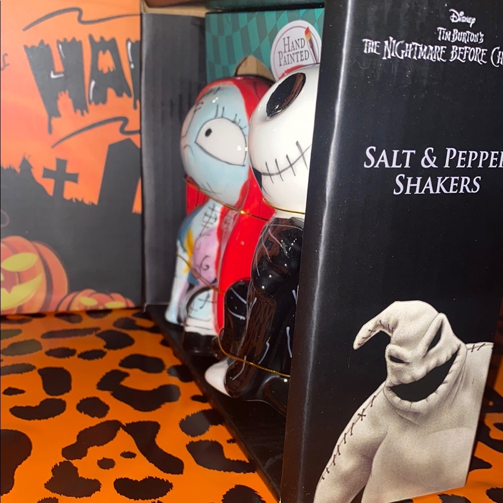 Disney The Nightmare Before Christmas Salt 🧂 & Pepper Shakers “Ceramic” - Picture 5 of 5